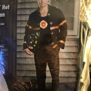 Men’s firefighter costume